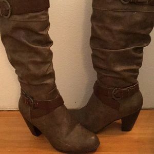 Brown leather type heeled boots